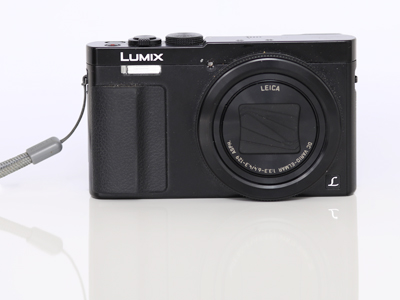 Die Lumix ist eine hochwertige Kamera mit einem Leica Objektiv. Etwas für die schon versierten Kinder.