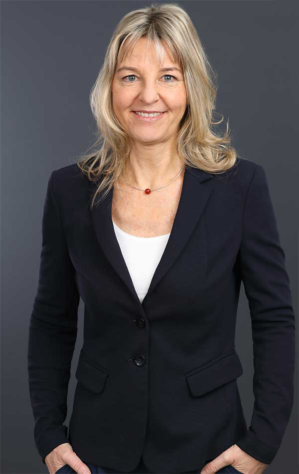 Frau mit dunklem Blazer, Bewerbungsfoto Fotostudio Chemnitz