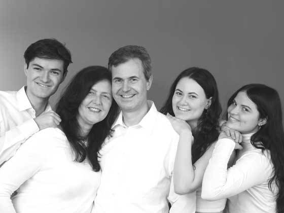Familienfoto sw loading=